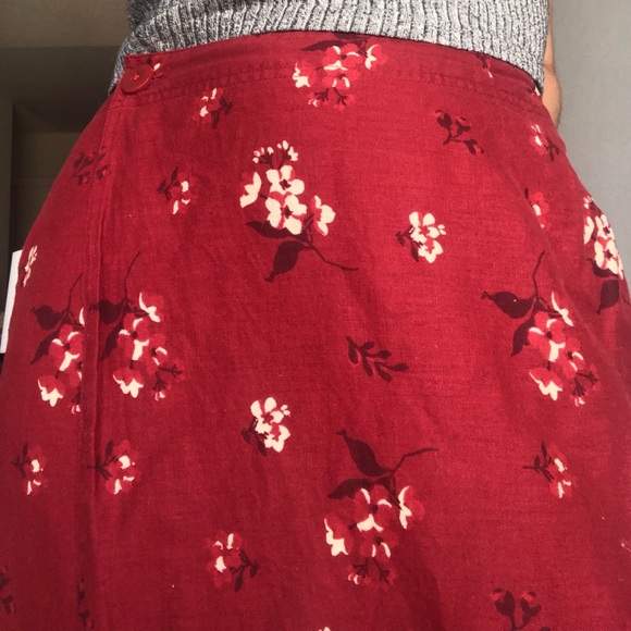 Red floral maxi wrap skirt - Picture 4 of 6